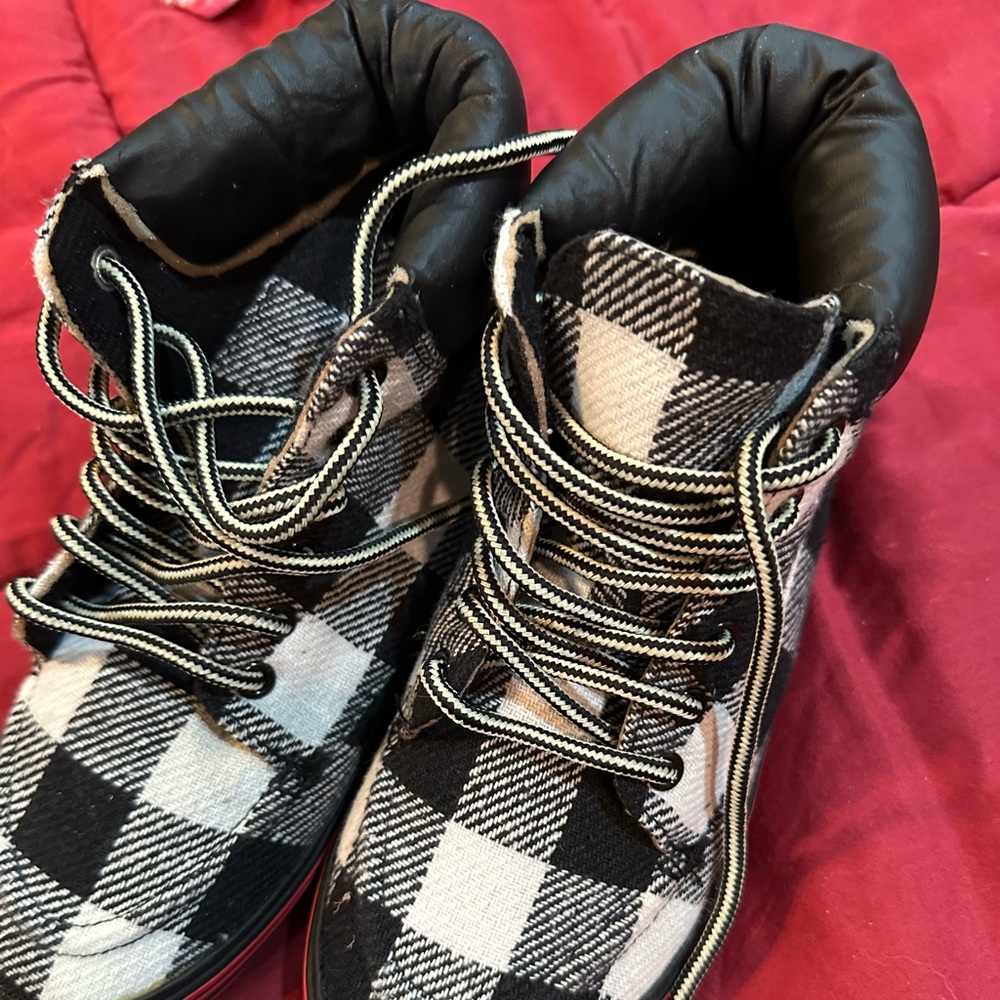 Black and White houndstooth booties.